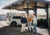 UV Energy bringt KI und Solarenergie für Unternehmen zusammen UV Energy entwickelt Solar Carports Bild Installation von drei Solarcarports in Böblingen @ UV Energy