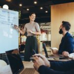 Was zeichnet einen Pitch für Startups aus? Startup Pitch erklärt: Ziele, Aufbau, Inhalte und Fehlerquellen bei Präsentationen für Investoren und Finanzierungspartner.