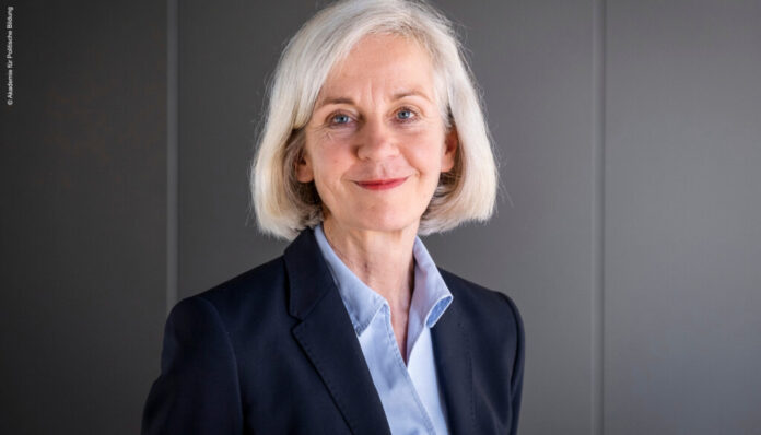 Sicherheit, Politik und Menschen im Wandel. Bild Prof. Dr. Ursula Münch Direktorin der Akademie für Politische Bildung u.a. Mitglied im Kuratorium der Gesellschaft für Sicherheitspolitik e.V. und Wissenschaftlichen Beirat der Bundeszentrale für politische Bildung (bpb) © Akademie für Politische Bildung Tutzing