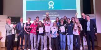 IW JUNIOR Schülerfirma gewinnt Landeswettbewerb Die IW JUNIOR Schülerfirma WonderBall gewinnt den Landeswettbewerb Baden Württemberg 2026 in Stuttgart Wonderball platz 1 Bildcredits IW Junior