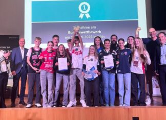 IW JUNIOR Schülerfirma gewinnt Landeswettbewerb Die IW JUNIOR Schülerfirma WonderBall gewinnt den Landeswettbewerb Baden Württemberg 2026 in Stuttgart Wonderball platz 1 Bildcredits IW Junior