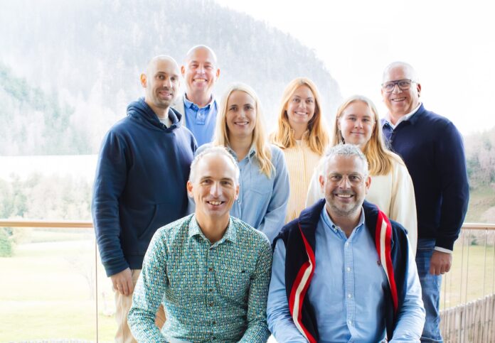 Erledigt App für Hotellerie Aufgabenmanagement Das oberösterreichische Softwareunternehmen „Erledigt“ startet mit einer digitalen Lösung für das Aufgabenmanagement in Hotellerie und Gastronomie. Das Team rund um die Initiatoren Gerald Aigmüller (li., vorne) und Matthias Hinterberger (re., vorne) freut sich über die gemeinsam entwickelte Lösung für Tourismusbetriebe. Credit: erledigt.at