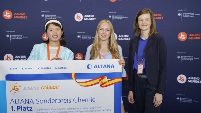 TerraTin gewinnt bei JUGEND GRÜNDET den ALTANA Sonderpreis Bild ALTANA Sonderpreis Chemie Bildcredits JUGEND GRÜNDET