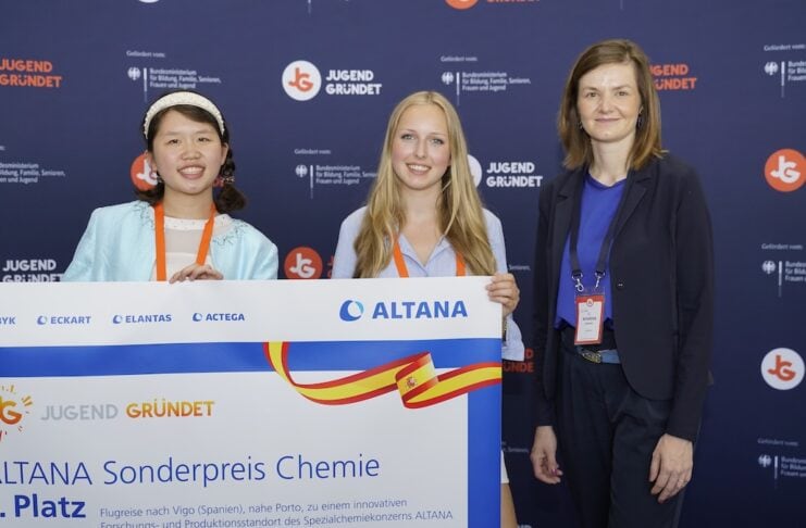 TerraTin gewinnt bei JUGEND GRÜNDET den ALTANA Sonderpreis Bild ALTANA Sonderpreis Chemie Bildcredits JUGEND GRÜNDET