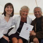 Frauen gründen in Deutschland immer häufiger Foto (v.l.n.r.) Kerstin Rücker, Gabriele Möhlke Vorstandsvorsitzende Berufswege für Frauen & Social Business Woman e.V., Prof. Mohamed Yunus, Friedensnobelpreisträger.