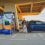 EnBW startet Treueprogramm für das Laden von E-Autos EnBW collect für E-Mobilitätskund*innen mit Ladeguthaben Mit dem neuen Treueprogramm EnBW collect können E-Mobilitäts-Kund*innen der EnBW beim Laden Punkte sammeln und diese in Ladeguthaben umwandeln. Bild: EnBW