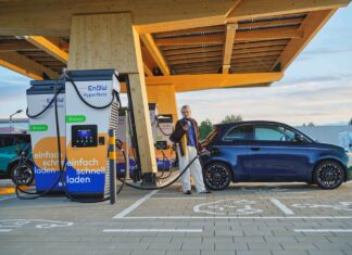 EnBW collect für E-Mobilitätskund*innen mit Ladeguthaben Mit dem neuen Treueprogramm EnBW collect können E-Mobilitäts-Kund*innen der EnBW beim Laden Punkte sammeln und diese in Ladeguthaben umwandeln. Bild: EnBW