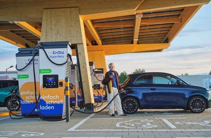 EnBW collect für E-Mobilitätskund*innen mit Ladeguthaben Mit dem neuen Treueprogramm EnBW collect können E-Mobilitäts-Kund*innen der EnBW beim Laden Punkte sammeln und diese in Ladeguthaben umwandeln. Bild: EnBW