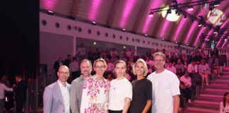 Bielefeld startet Gründung in 24 Stunden für Startups Bielefelder Shortcut macht Startups in 24 Stunden fit Die Initiatoren des Bielefelder Shortcuts bei der offiziellen Verkündung auf der Hinterland of Things Konferenz am 18.06.2026 (v.l.n.r.): Thomas Mühlhausen (Vorstandsmitglied der Volksbank in Ostwestfalen eG), Dominik Gross (Mitgründer und CEO der Founders Foundation), Dr. Christiana Bauer (Oberbürgermeisterin der Stadt Bielefeld), Hanna Drabon (Projektleiterin des Bielefelder Startup Pakets), Francesca Seidensticker (Co-Lead von The Trailblazers) und Marek Lehmann (Vorstand des Teuto Seed Clubs). © Founders Foundation