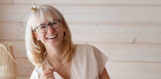 Familie und Business skalieren: Die ungeschönte Wahrheit hinter dem Erfolg Business Skalierung mit Familie: Die ungeschönte Wahrheit Bildcredits/Fotograf: Diana Eismann Julia Bock Business Queen