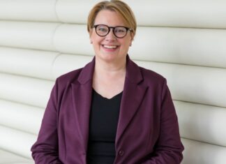 Technologie, KI und Frauen in Tech: Karrierechancen Julia Koch Geschäftsführerin, Expertin für Innovation und Kundenzentrierung im Banking Finanz Informatik