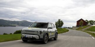 Kia EV2 Reichweite überzeugt im El Prix: Bestwert unter Kompakt-Elektroautos Die Kia EV2 Reichweite überzeugt im unabhängigen El Prix-Test. Das neue Elektro-SUV übertrifft seine WLTP-Angabe und erzielt Bestwerte bei Effizienz und Alltagstauglichkeit.