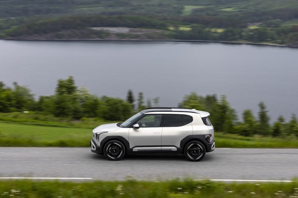 Die Kia EV2 Reichweite überzeugt im unabhängigen El Prix-Test. Das neue Elektro-SUV übertrifft seine WLTP-Angabe und erzielt Bestwerte bei Effizienz und Alltagstauglichkeit.