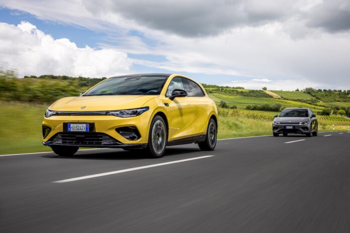 Der neue Leapmotor B05 feiert seinen europäischen Marktstart. Das elektrische C-Segment-Hatchback überzeugt mit bis zu 482 Kilometern Reichweite, Schnellladefunktion, sportlicher Fahrdynamik und einem Einstiegspreis ab 27.900 Euro.