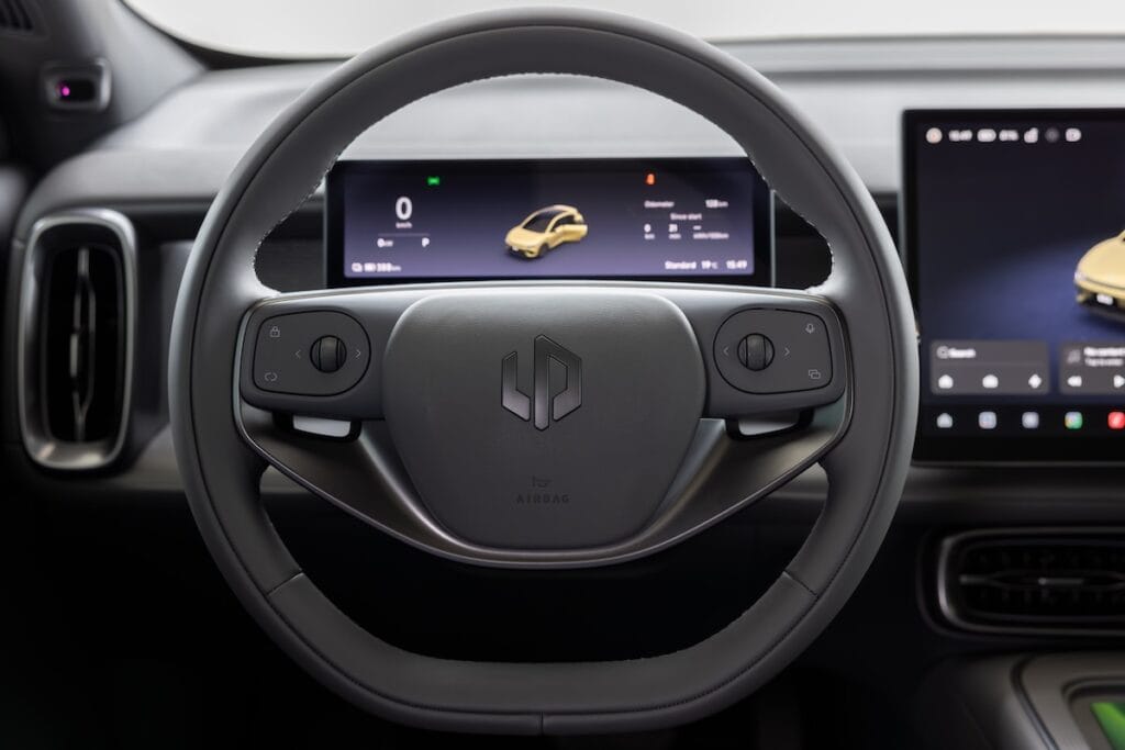 Der neue Leapmotor B05 feiert seinen europäischen Marktstart. Das elektrische C-Segment-Hatchback überzeugt mit bis zu 482 Kilometern Reichweite, Schnellladefunktion, sportlicher Fahrdynamik und einem Einstiegspreis ab 27.900 Euro.
