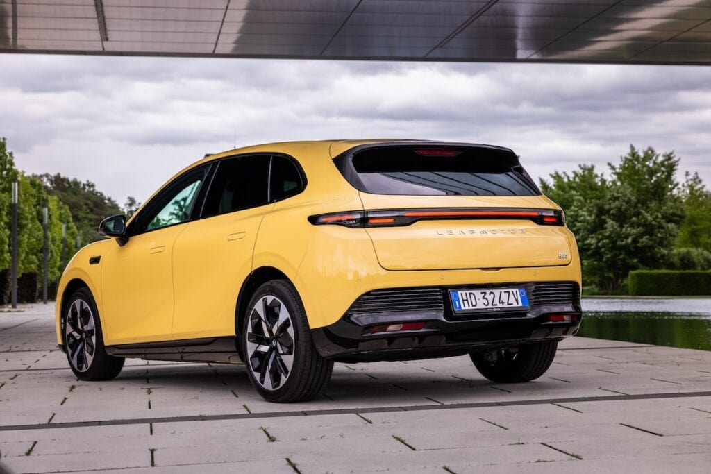 Der neue Leapmotor B05 feiert seinen europäischen Marktstart. Das elektrische C-Segment-Hatchback überzeugt mit bis zu 482 Kilometern Reichweite, Schnellladefunktion, sportlicher Fahrdynamik und einem Einstiegspreis ab 27.900 Euro.
