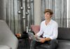fainin Verleihapp für die Sharing Economy bei The Green Deal Show Maximilian Lehmann mit Laptop Bildcredits/Fotograf: Silvano Ballone