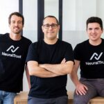 NeuralTrust: Wie das Startup Unternehmen vor den Risiken autonomer KI-Agenten schützt NeuralTrust: KI-Agenten sicher einsetzen Bild Founder v.l.nr. Victor Garcia, Joan Vendrell und Alejandro Domingo Salvador Bildcredits NeuralTrust