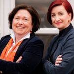 Du bist in der Menopause und deine Frauenärzt:in sagt, da musst du durch? Dann geh zu jemand anderem. Wechseljahre: Menopause und Perimenopause verstehen Dr. med. Katrin Schaudig & Katrin Simonsen Autorin und Frauenärztin, spezialisiert auf die Behandlung von Hormonstörungen, und Präsidentin der Deutschen Menopause Gesellschaft e.V. (DMG) Moderatorin und Redakteurin beim Nachrichtenradio MDR AKTUELL © MDR Aktuell Isabel Gruhle