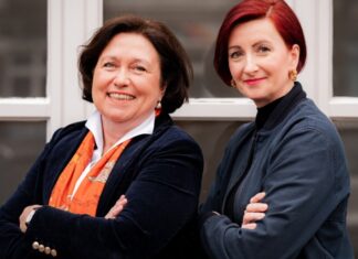 Wechseljahre: Menopause und Perimenopause verstehen Dr. med. Katrin Schaudig & Katrin Simonsen Autorin und Frauenärztin, spezialisiert auf die Behandlung von Hormonstörungen, und Präsidentin der Deutschen Menopause Gesellschaft e.V. (DMG) Moderatorin und Redakteurin beim Nachrichtenradio MDR AKTUELL © MDR Aktuell Isabel Gruhle