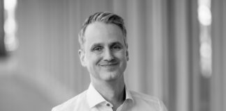 Wakeline: Steht Continuous Learning vor dem nächsten KI-Durchbruch? Wakeline: Continuous Learning und KI für die Praxis Tim Gülke CEO