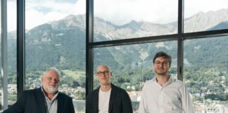 Wird die Pflege von Zahnimplantaten noch immer unterschätzt? IMPROIC®: Implantate und Implantatpflege im Fokus v.l.n.r. DDr. Gert Grubwieser, Lukas Grubwieser, Lukas Prenner Bildcredits/Fotograf: IMPROIC® / Florian Scheible