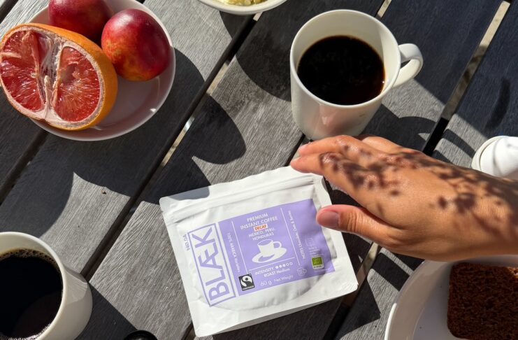BLÆK Decaf: Instant Kaffee ohne Koffein BLAEK Decaf Mood