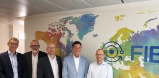 FIB Frankfurt International Bank AG erhält 5 Mio. Euro Wachstumskapital von BM H FIB Frankfurt International Bank AG erhält 5 Mio. Euro von BM H Bild von links nach rechts: Joachim Reinhardt, Stephan Groß, Dr. Steffen Huth, Eckhard Creutzburg und Oliver Lösdau.@ BM H Beteiligungs-Managementgesellschaft Hessen mbH