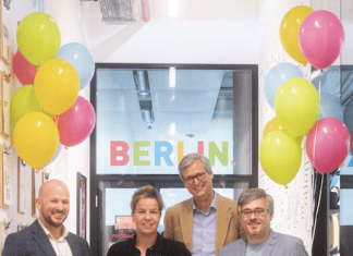Erfolgreiche Startup Week stärkt die Region Bonn von links nach rechts: Sven Wittich (Vorstand des DIGITALHUB.DE), Mona Neubaur (Wirtschaftsministerin NRW), Dr. Hubertus Hille (Vorsitzender des Aufsichtsrats des DIGITALHUB.DE und Hauptgeschäftsführer der IHK Bonn/Rhein-Sieg) & Gabriel Kunze (Bürgermeister der Stadt Bonn) Copyright: DIGITALHUB.DE (2026)