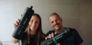 DRIK 17: Neuer Carrier bringt praktische Fahrrad-Innovation auf den Markt DRIK 17 Carrier startet nach erfolgreichem Crowdfunding in den Fahrradmarkt. Die innovative Fahrradflasche ist ab sofort erhältlich. Bild: Ralph Seel-Mayer und Emma Ehrenberg @ DRIK 17