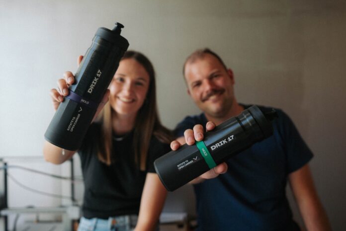 DRIK 17 Carrier startet nach erfolgreichem Crowdfunding in den Fahrradmarkt. Die innovative Fahrradflasche ist ab sofort erhältlich. Bild: Ralph Seel-Mayer und Emma Ehrenberg @ DRIK 17