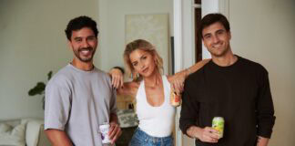 Natural Soda: Caro Daur investiert in Joony's Unternehmerin und Schauspielerin Caro Daur (Mitte) mit den Joony’s-Gründern Bijan Mashagh (l.) und Josa Rödiger (r.)