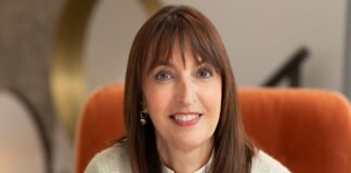 Sichtbarkeit beginnt mit Authentizität: Dr. Karina Audrey Jeker über Personal Branding und ihr Buch Ganz einfach du Personal Branding: Sichtbarkeit und Authentizität erfolgreich aufbauen Karina A Jeker Bildcredits: Frederike Asael