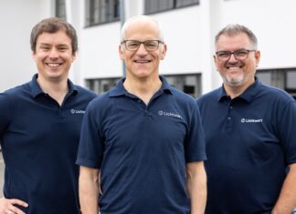 Lichtwart setzt auf GS1 Standards für Gebäudeautomation Pressefoto: Das Gründerteam von Lichtwart. Von links nach rechts: Johannes Mailänder (CMO), Jackson Bond (CSO) und Gregor Giataganas (CEO) - Bildrechte: Lichtwart GmbH