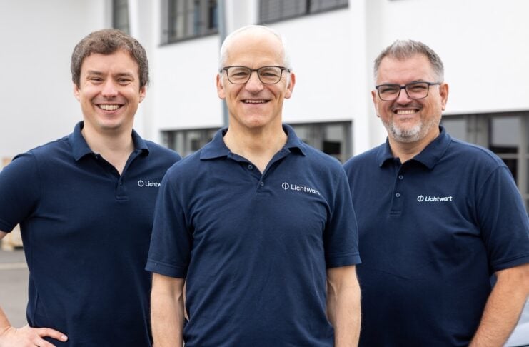Lichtwart setzt auf GS1 Standards für Gebäudeautomation Pressefoto: Das Gründerteam von Lichtwart. Von links nach rechts: Johannes Mailänder (CMO), Jackson Bond (CSO) und Gregor Giataganas (CEO) - Bildrechte: Lichtwart GmbH
