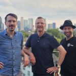 Lissi GmbH sichert sich 3,5 Millionen Euro: Ventech führt Finanzierungsrunde für EUDI-Wallet-Integration an Lissi Finanzierung: 3,5 Millionen Euro für EUDI Wallet Die Lissi-Gründer, von links nach rechts: Sebastian Bickerle, Helge Michael und Adrian Doerk. Bildquelle: Lissi GmbH