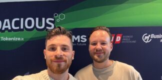 fieldbrain: KI bringt Kundenwissen aus dem Vertrieb ins CRM Founder Team Bil