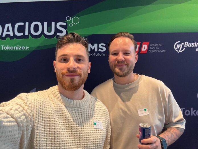 fieldbrain: KI bringt Kundenwissen aus dem Vertrieb ins CRM Founder Team Bil