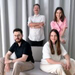 frauwenk begleitet KI Palooza für Industrie und Mittelstand Bildunterschrift (v. l. n. r.): Omer Madani (Co‑Founder KI Palooza), Alexander Becker (Chief of Storytelling & Media Strategy, frauwenk; im Hintergrund), Miriam Graf (Chief of Strategy & Client Services, Regional Director Berlin, frauwenk), Claudia Bechstein (Co‑Creator KI Palooza); Fotografin: Katharina Waterkamp