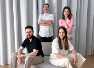 frauwenk begleitet KI Palooza für Industrie und Mittelstand Bildunterschrift (v. l. n. r.): Omer Madani (Co‑Founder KI Palooza), Alexander Becker (Chief of Storytelling & Media Strategy, frauwenk; im Hintergrund), Miriam Graf (Chief of Strategy & Client Services, Regional Director Berlin, frauwenk), Claudia Bechstein (Co‑Creator KI Palooza); Fotografin: Katharina Waterkamp