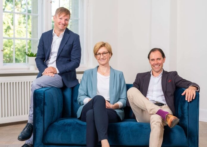 metr Management Team_M.Thumfart_F.Birke_S.Billot (1) metr erhält Series-B-Finanzierung für Bestandsgebäude Das Management-Team von metr (v.l.n.r.): Maximilian Thumfart, Dr. Franka Birke und Samuel Billot