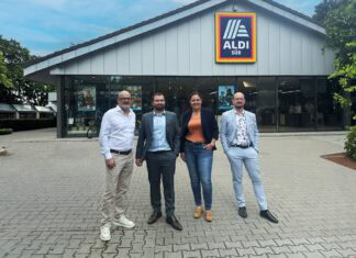 Von links: Alexander Schumm, Manager Real Estate bei ALDI SÜD; Sebastian Pyschik, Key Account Manager Retail bei Wemolo; Greta Petersen, Director Real Estate bei ALDI SÜD; Peter Nemec, Senior Customer Success Manager bei Wemolo. © Wemolo