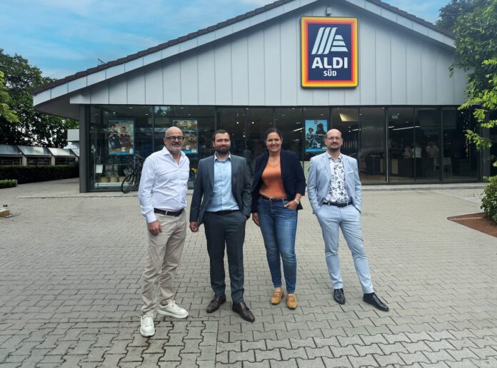 Von links: Alexander Schumm, Manager Real Estate bei ALDI SÜD; Sebastian Pyschik, Key Account Manager Retail bei Wemolo; Greta Petersen, Director Real Estate bei ALDI SÜD; Peter Nemec, Senior Customer Success Manager bei Wemolo. © Wemolo