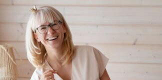 Wirtschaftliche Unabhängigkeit als gelebter Feminismus Frauen: OnlineBusiness macht Feminismus wirtschaftlich Julia Bock BusinessQueen Foto-Credits: Diana Eismann (https://www.instagram.com/blickfang_fotografie_Diana) (Unternehmen)