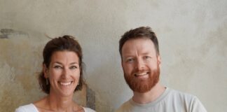 hey circle: Wie das Start-up Mehrweg im Versand etablieren will Mehrweg: hey circle revolutioniert Verpackung doris diebold und fabian eckert mit hey circle und einer recup mehrwegprodukten
