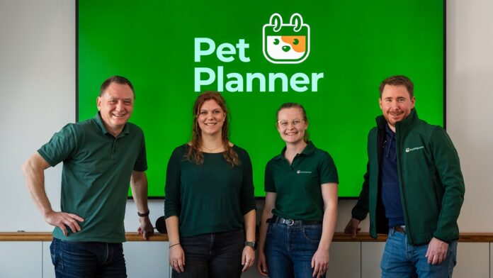 PetPlanner: Dienstleister für Tierbesitzer finden Bild: v.l.n.r. Marc Dierichsweiler (Gründer), Louisa Reschenberg (Marketing Managerin), Vivien Dierichsweiler (Gründerin und Geschäftsführerin), Alexander Vinnai (Gründer). Bildcredits/Fotograf: Julius Dierichsweiler