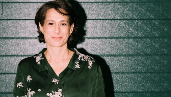 : Rosa Lyon Journalistin des ORF Sie arbeitet als Reporterin, mitunter auch als Moderatorin, für Radio und Fernsehen und berichtet aus vielen Ländern dieser Welt, unter anderem aus Afghanistan, Pakistan und Syrien © Ingo Pertrama
