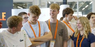 JUGEND GRÜNDET: Neue Wettbewerbsrunde startet am 1. September Businessplan: Geschäftsidee und Planspiel für Schüler Von der Geschäftsidee bis zum Pitch: Bei JUGEND GRÜNDET entwickeln Jugendliche eigene Lösungen und stellen sie einer Jury vor – hier beim Bundesfinale. Foto: JUGEND GRÜNDET (Archivbild