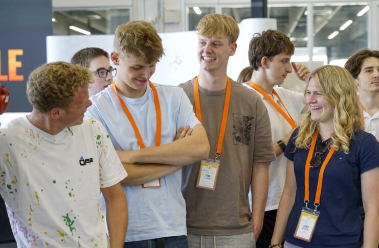 Businessplan: Geschäftsidee und Planspiel für Schüler Von der Geschäftsidee bis zum Pitch: Bei JUGEND GRÜNDET entwickeln Jugendliche eigene Lösungen und stellen sie einer Jury vor – hier beim Bundesfinale. Foto: JUGEND GRÜNDET (Archivbild