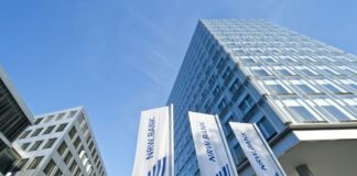 NRW.BANK investiert in ag-tech systems: Frisches Kapital für herbizidfreie Unkrautbekämpfung NRW.BANK Gebäude in Düsseldorf mit Fahnen und blick nach oben entlang des Gebäudes! ag-tech.systems erhält Seed-Finanzierung von NRW.BANK